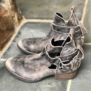 Very Volatile Women’s Booties Size 8.5